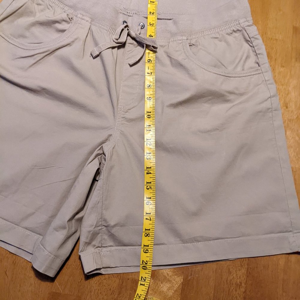 Basic Editions Shorts & 4th of July Top Women's; Tan Shorts XL/Blue Top XXL - Picture 6 of 11
